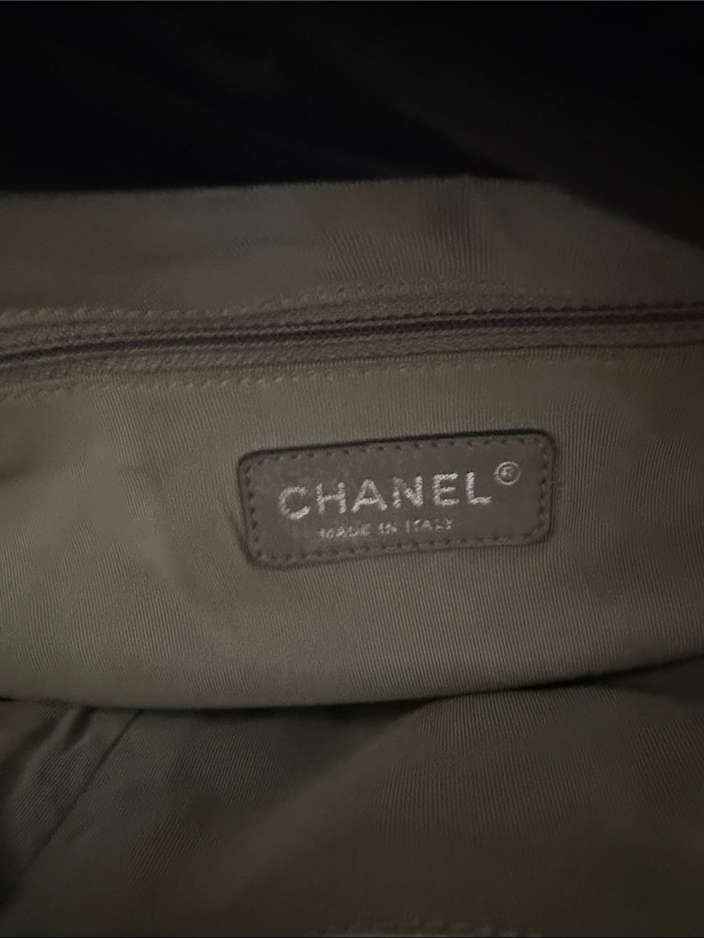 Gorgeous authentic Chanel navy blue leather - Picture 9 of 16